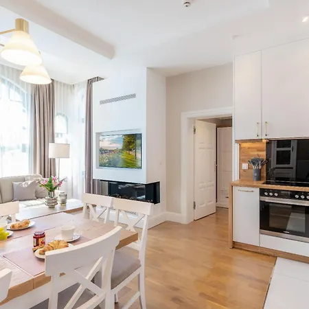 Waldschloss App 14 *